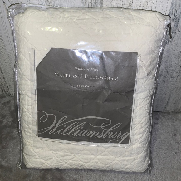 0929 William & Mary Williamsburg Matelasse Euro Pillowsham - Picture 1 of 2